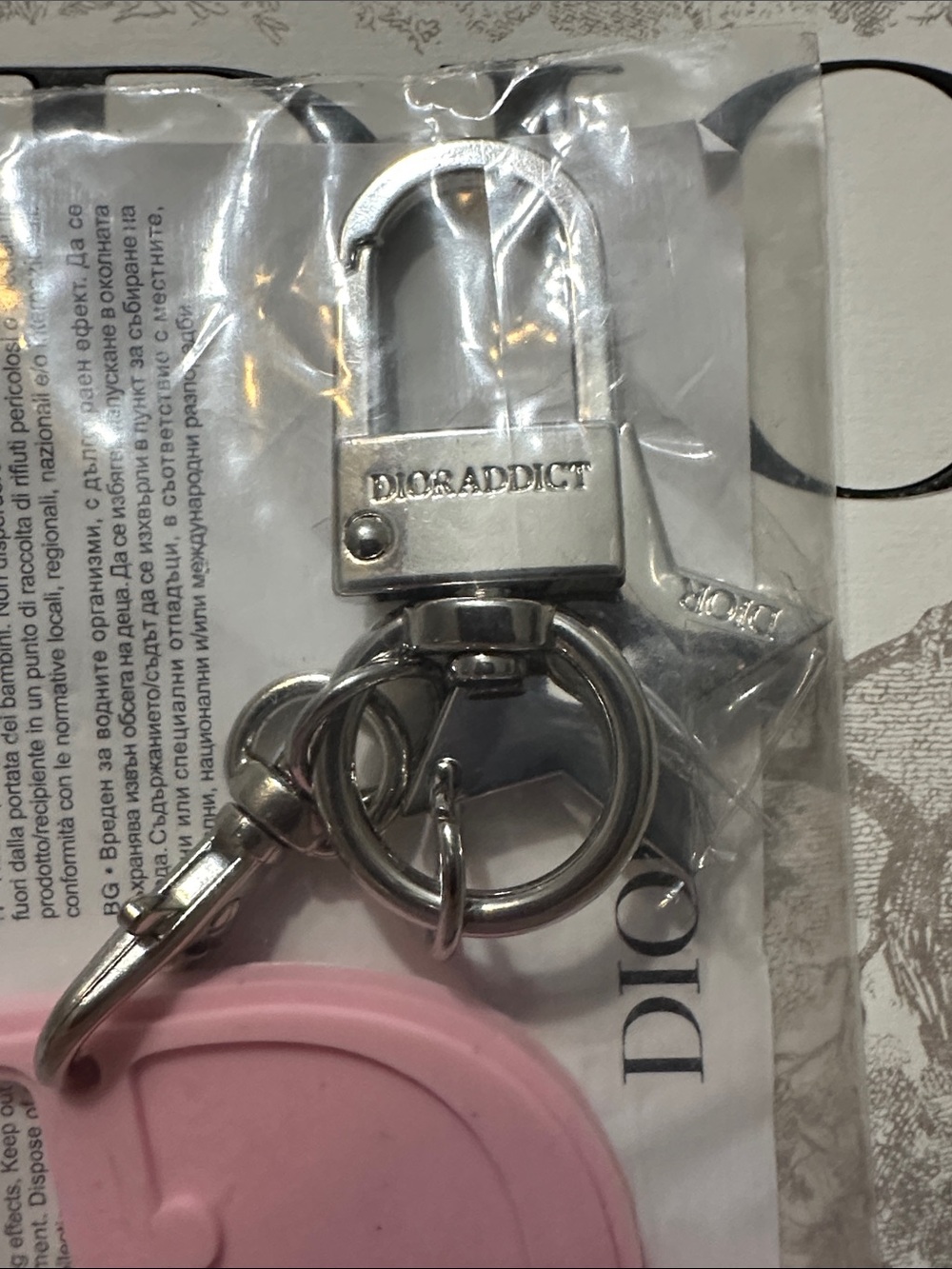 Dior Addict Rosy Glow Scented Gum Key Charm with Silver Star Hardware New - Picture 2 of 2